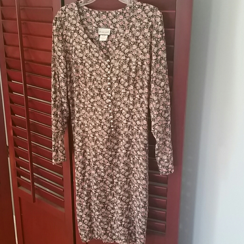 Vintage long sleeve floral dress